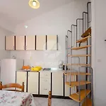 Mira Apartment Veleniki