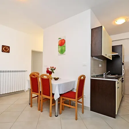 Apartment Mira